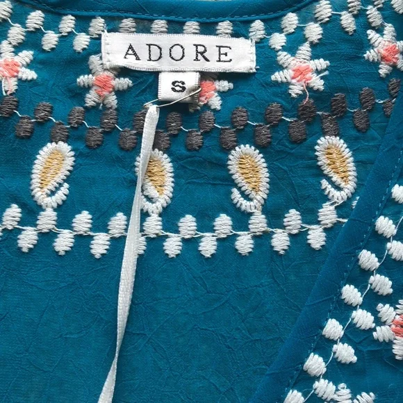 Adore Teal Short Sleeve Tunic with Gorgeous Embroidery Detail NWT! Sz S - Picture 5 of 10